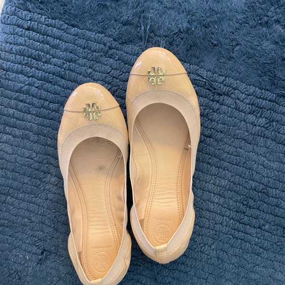 TORY BURCH Jolie Taupe Nude Patent Leather Cap Toe Stretch Ballet Flats - Picture 6 of 6